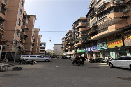 湿地公园附近，精装三房，大型花园小区，家电家具齐全拎包入住